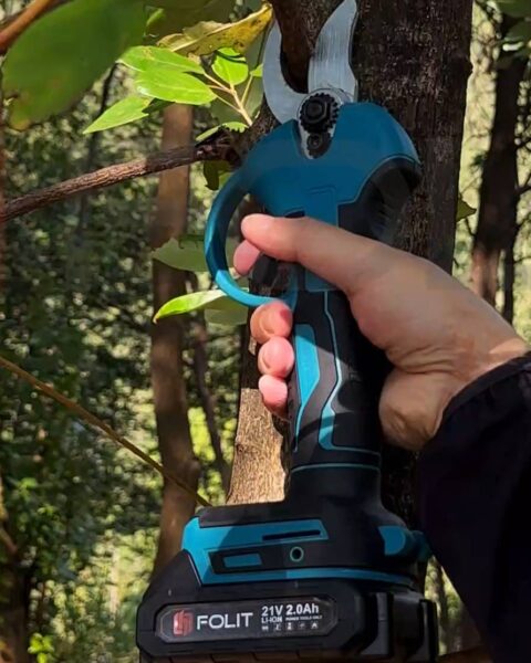 How Weather Conditions Affect the Performance of Electric Secateurs